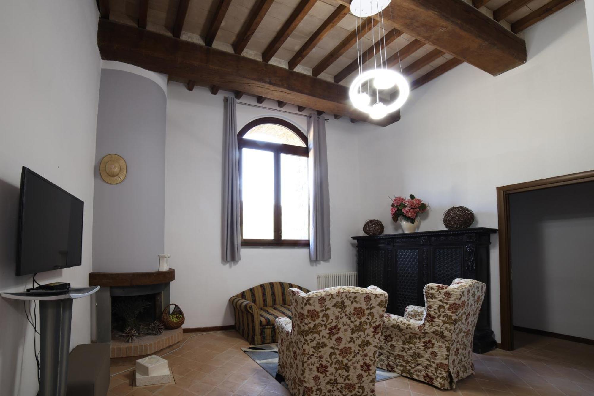 Ht Castello Di Campolongo Aparthotel Valfabbrica Εξωτερικό φωτογραφία